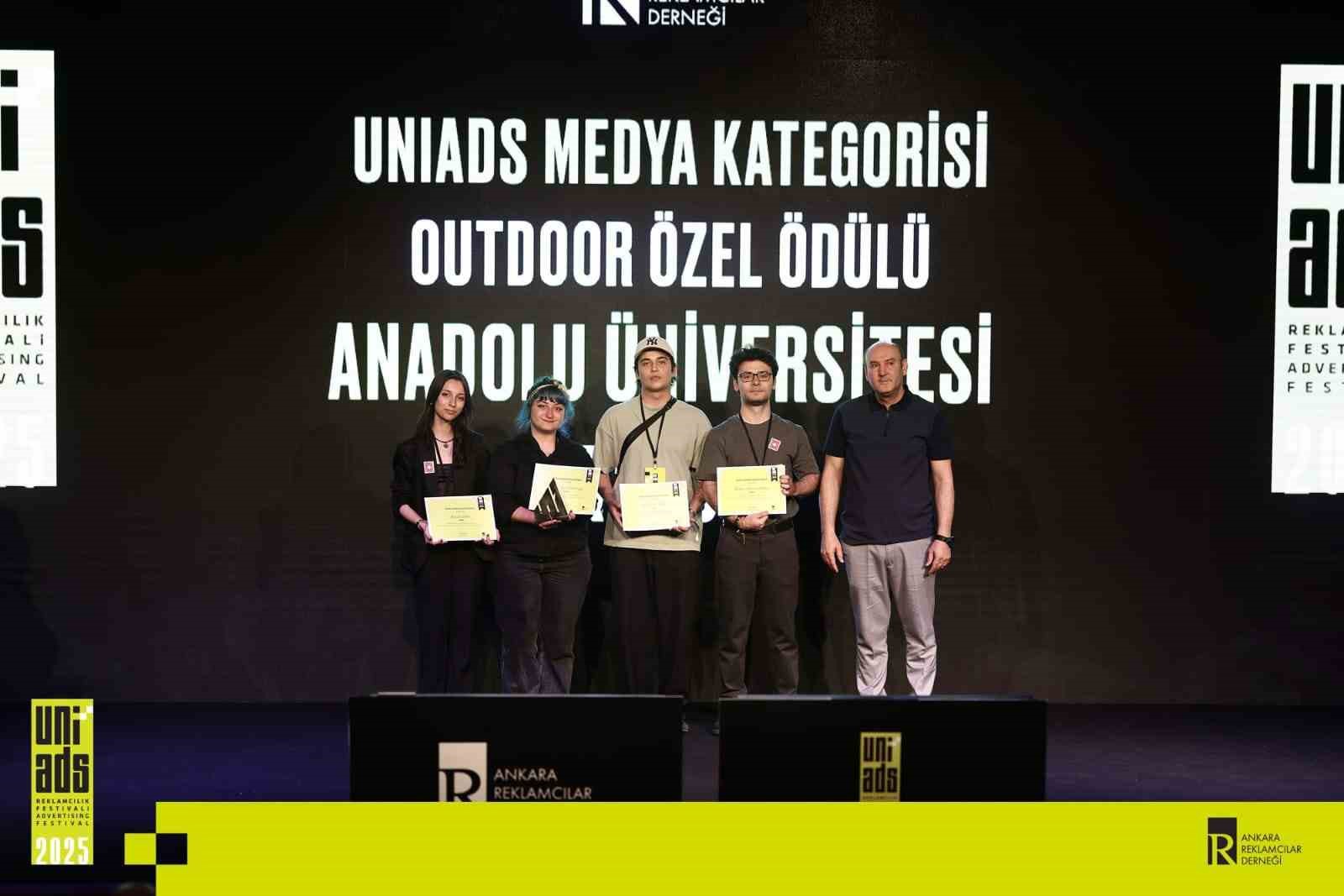 Anadolu Üniversitesi öğrencilerine "UNIADS 2025"ten ödül