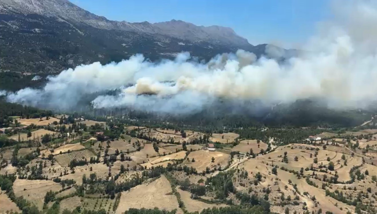 Isparta’daki orman yangınına havadan ve karadan müdahale devam ediyor