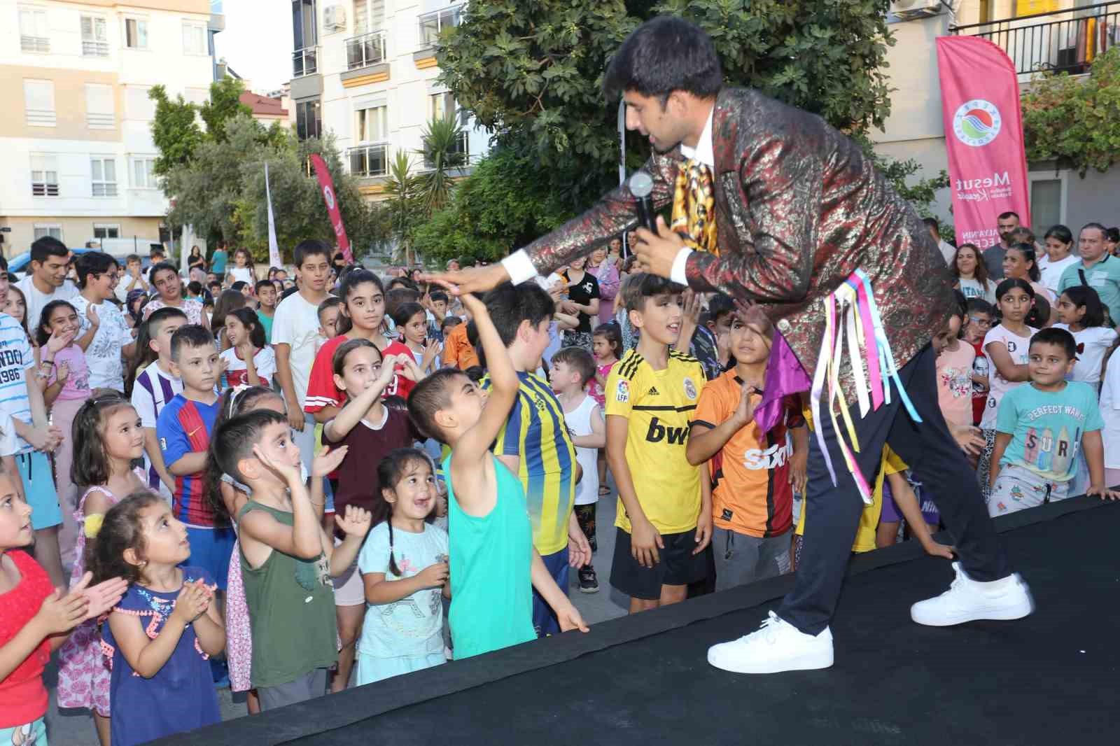 Mahallelerde eğlence "Sahne Kepez" ile başladı
