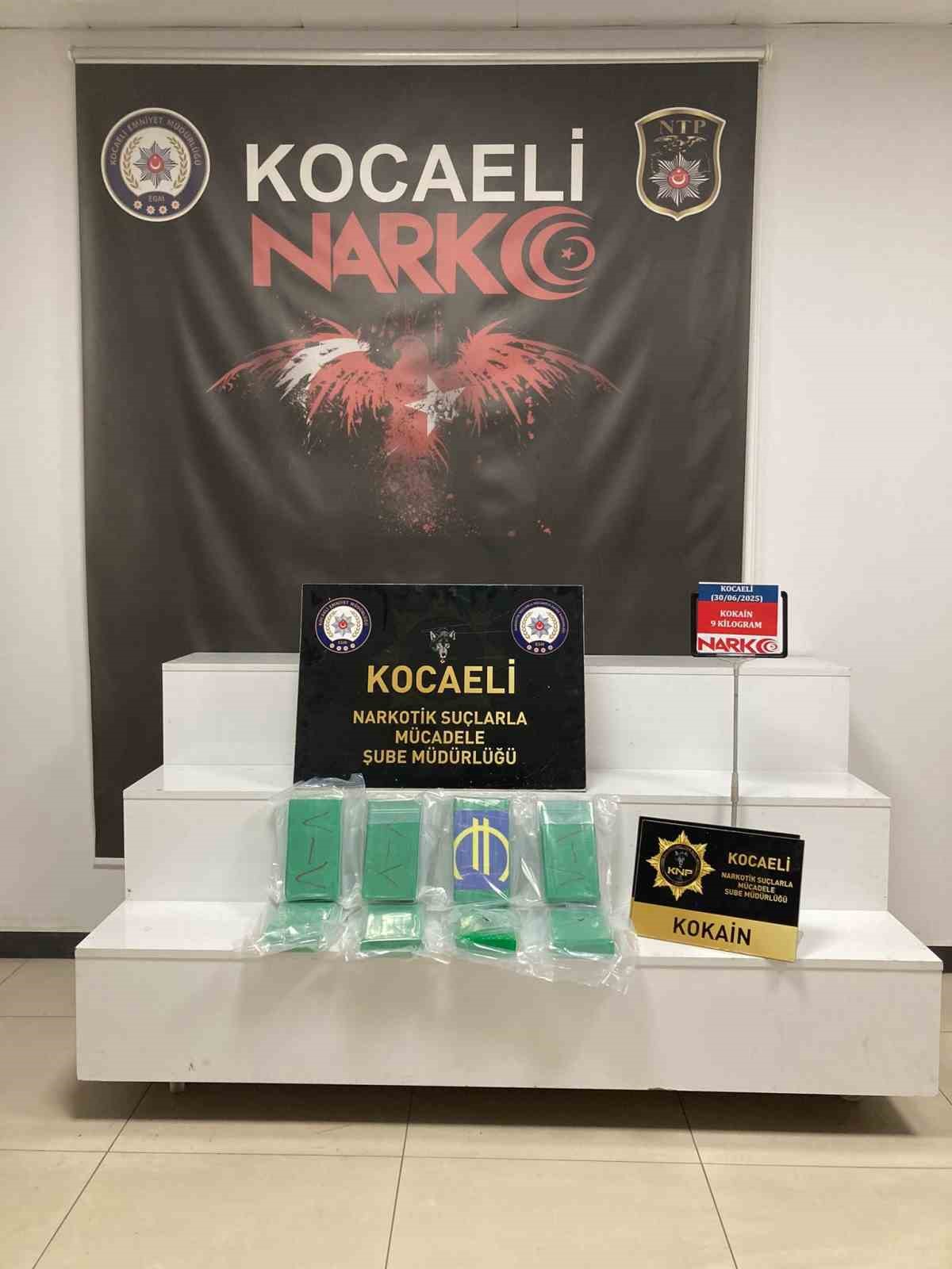 TEM&rsquo;de durdurulan ara&ccedil;tan 9 kilo kokain ele ge&ccedil;irildi
