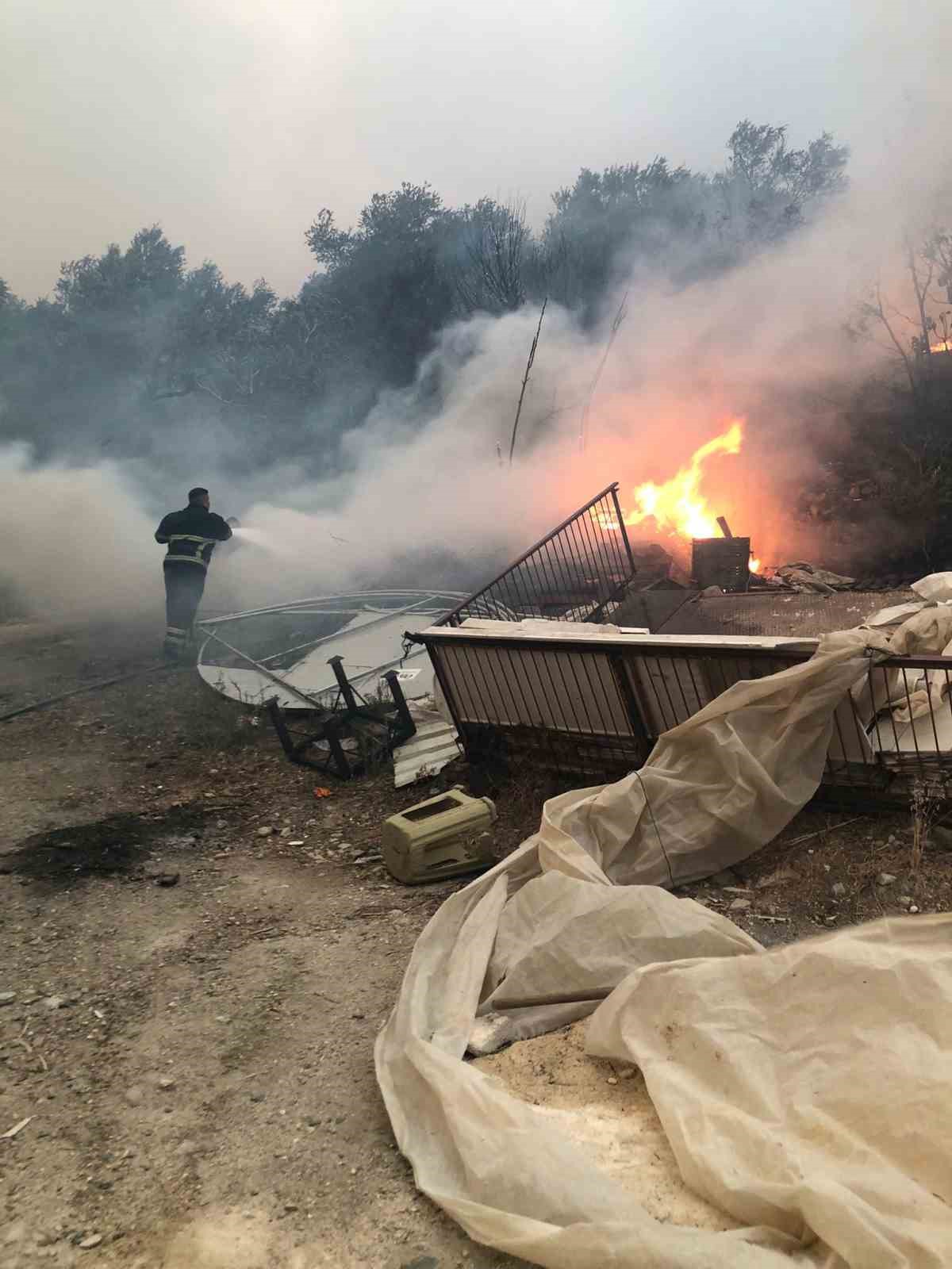 Kilis İtfaiyesinden Hatay&rsquo;daki yangın s&ouml;nd&uuml;rme &ccedil;alışmalarına destek
