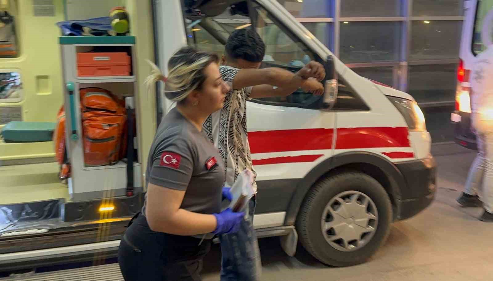 Otomobil park halindeki minibüse çarptı: 1 yaralı