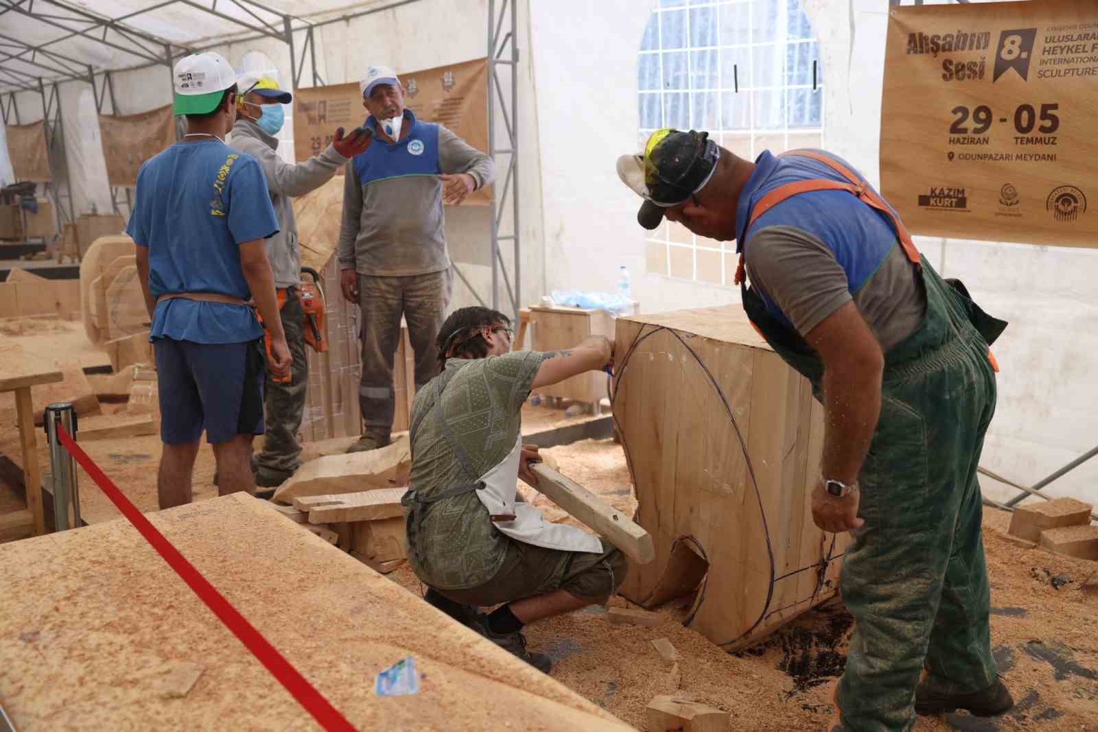 Ahşap Heykel Festivali coşkuyla devam ediyor