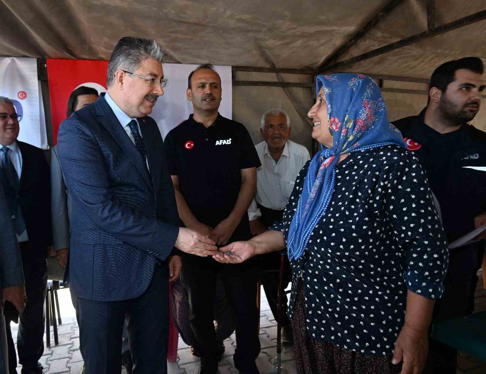 Osmaniye&rsquo;de yapımı tamamlanan 89 k&ouml;y evinin anahtar teslimi yapıldı
