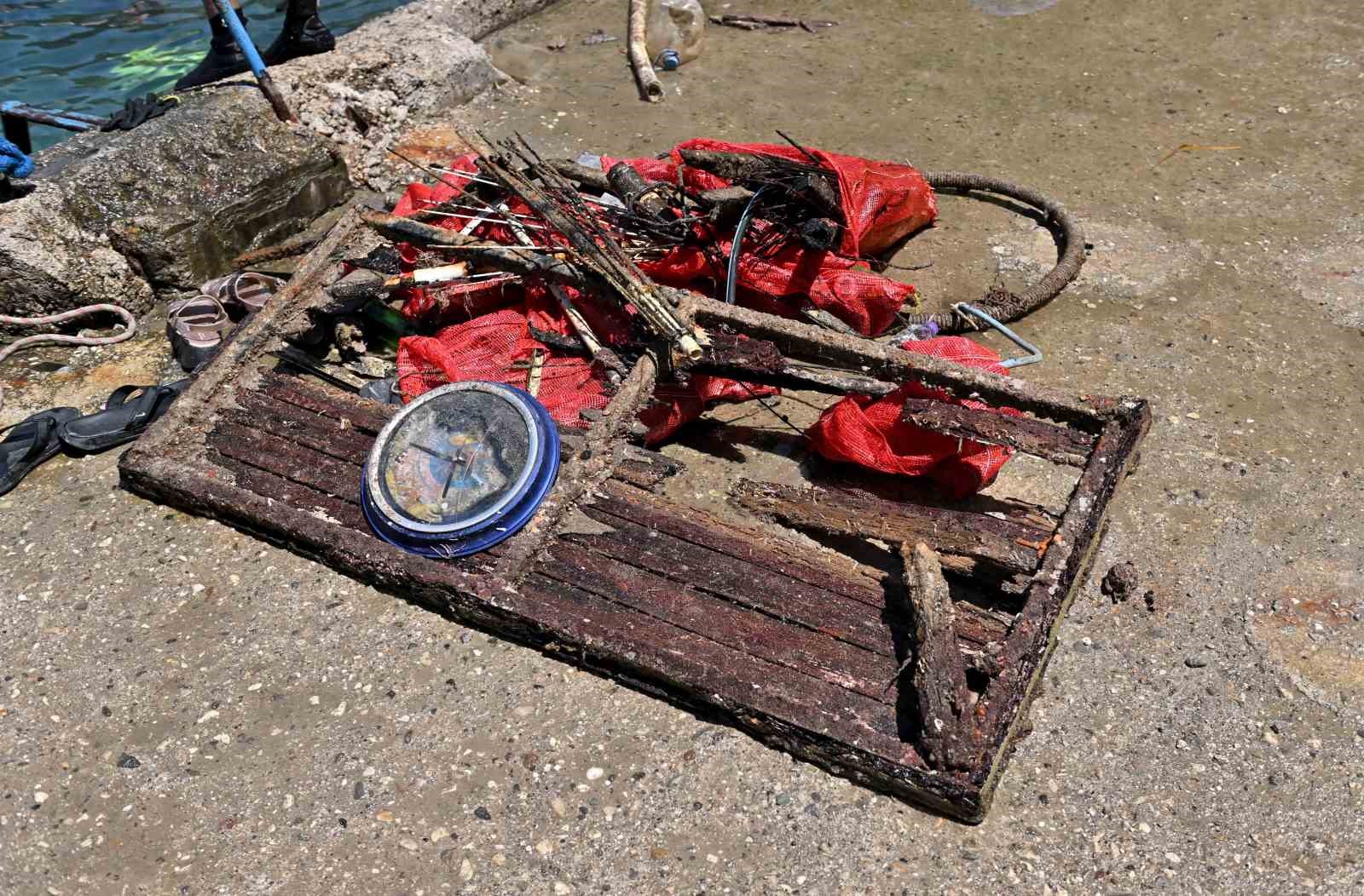 Muratpaşa&rsquo;nın mavi bayrakları plajlara &ccedil;ekildi
