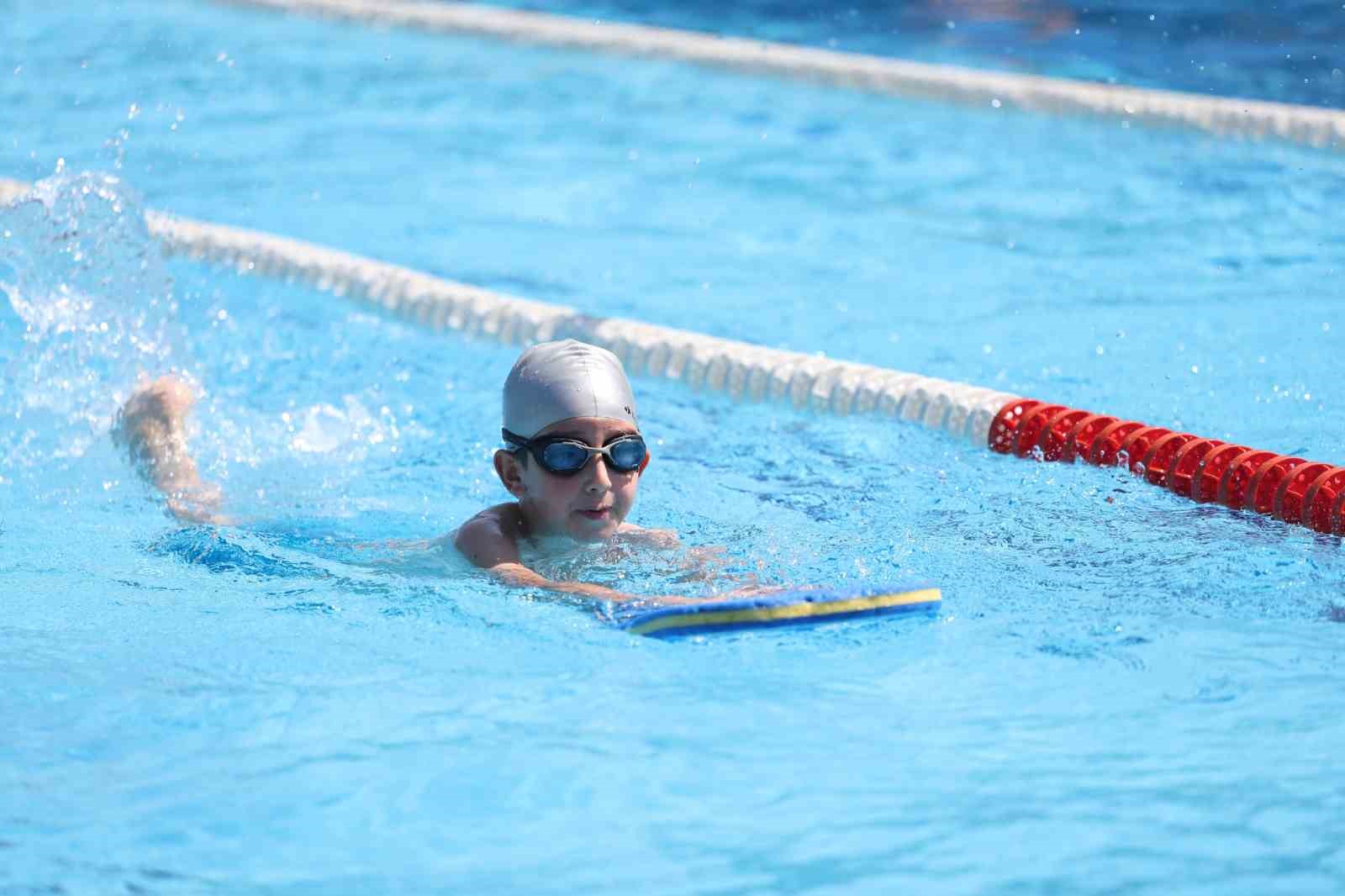 Büyükşehir Yaz Spor Okulları’nda eğitimler başladı