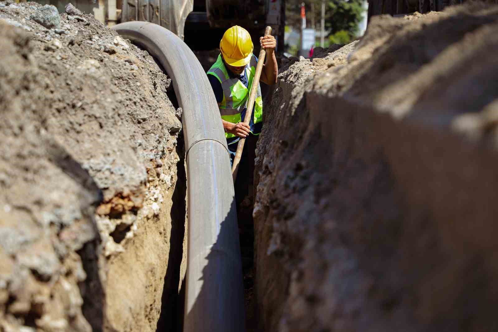 Söğütlü’nün 25 kilometrelik altyapısı için ekipler ilçenin dört bir yanında çalışıyor