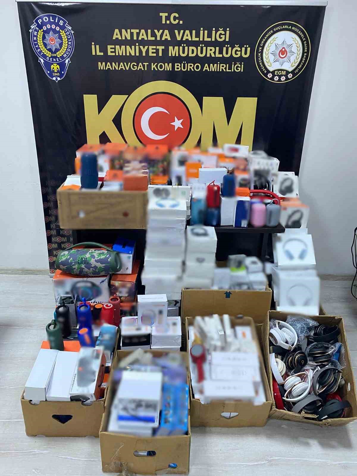 Antalya&rsquo;da son 1 haftada &ccedil;ok miktarda ka&ccedil;ak i&ccedil;ki ve t&uuml;t&uuml;n ele ge&ccedil;irildi
