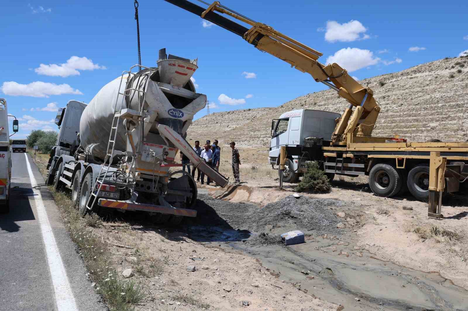 Nevşehir’de beton mikseri devrildi: 1 yaralı