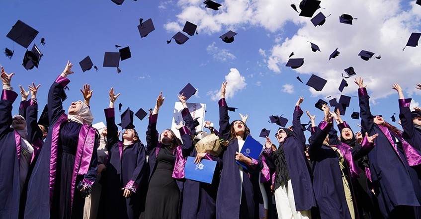 Erzurum Teknik Üniversitesi 2024-2025 akademik yılı mezuniyet töreni kurumsal bir coşku ile gerçekleştirildi