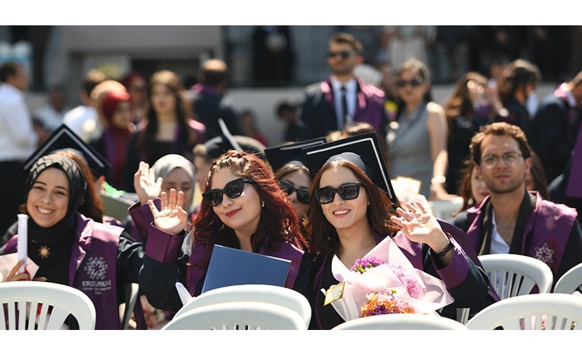 Erzurum Teknik &Uuml;niversitesi 2024-2025 akademik yılı mezuniyet t&ouml;reni kurumsal bir coşku ile ger&ccedil;ekleştirildi
