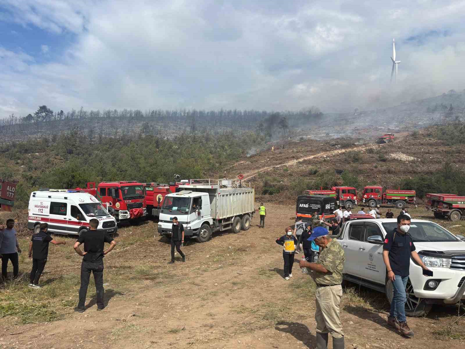 Vali S&ouml;zer, Vezirhan&rsquo;daki orman yangını yerinde takip ediyor
