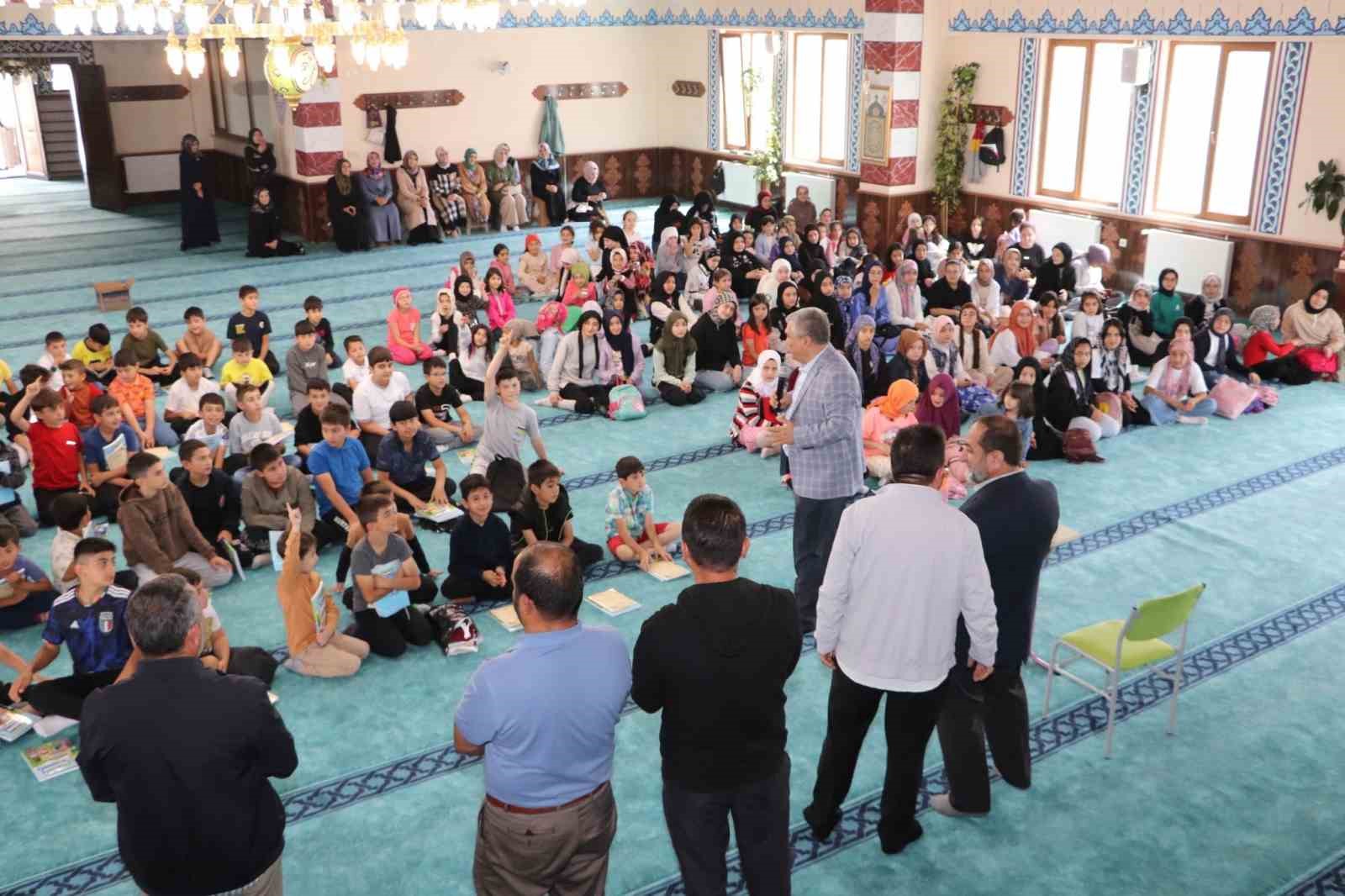 Sivas&rsquo;ta camiler &ccedil;ocuk sesleriyle yankılandı
