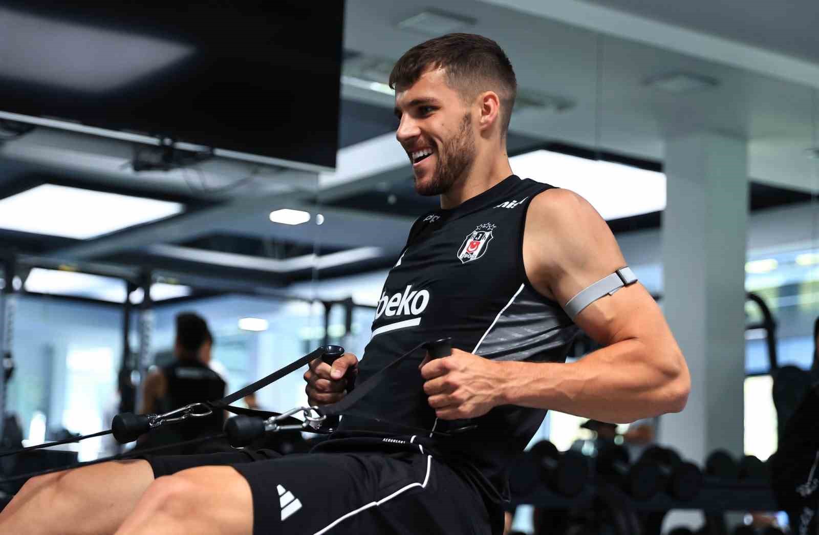 Beşiktaş, salonda çalıştı
