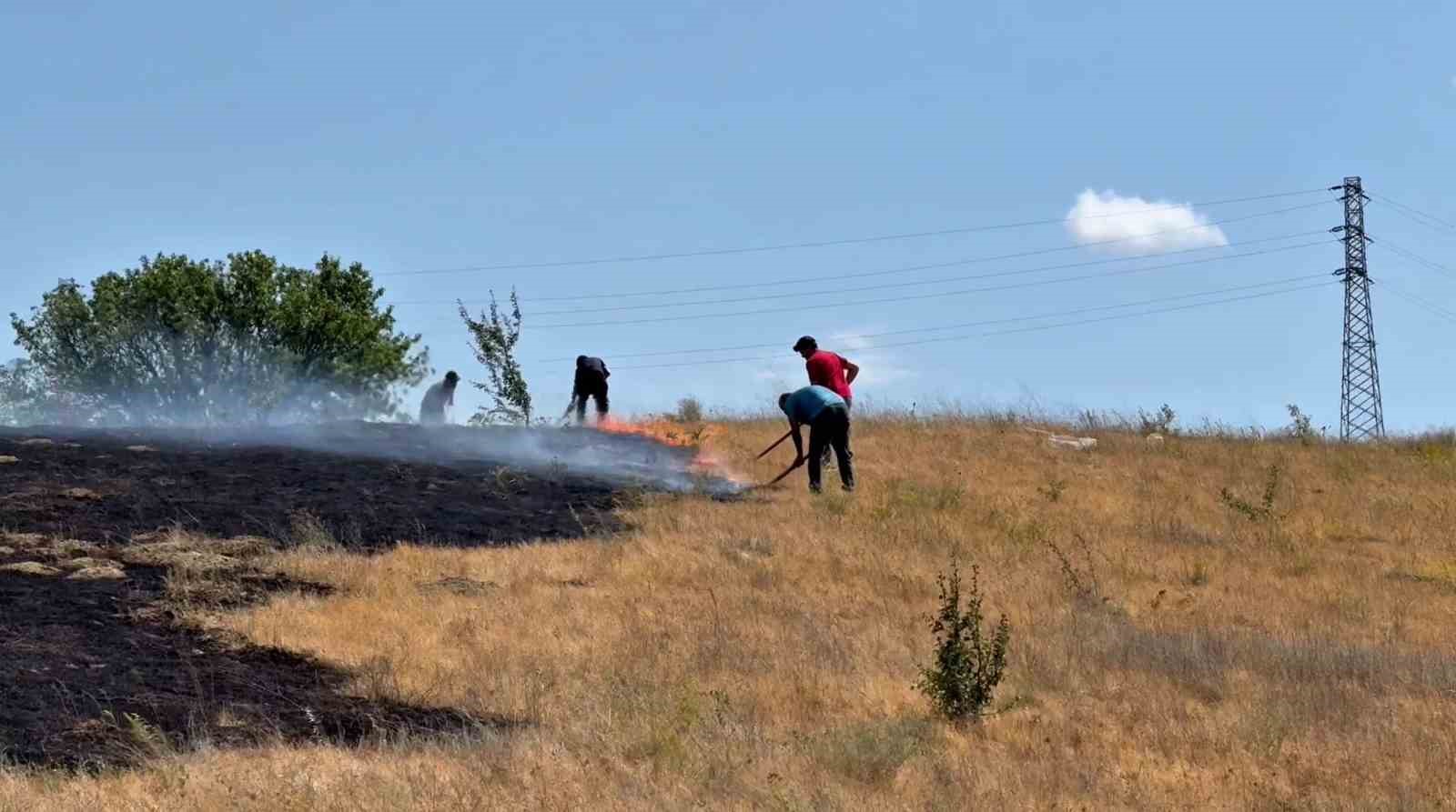 Karab&uuml;k&rsquo;te anız yangını s&ouml;nd&uuml;r&uuml;ld&uuml;
