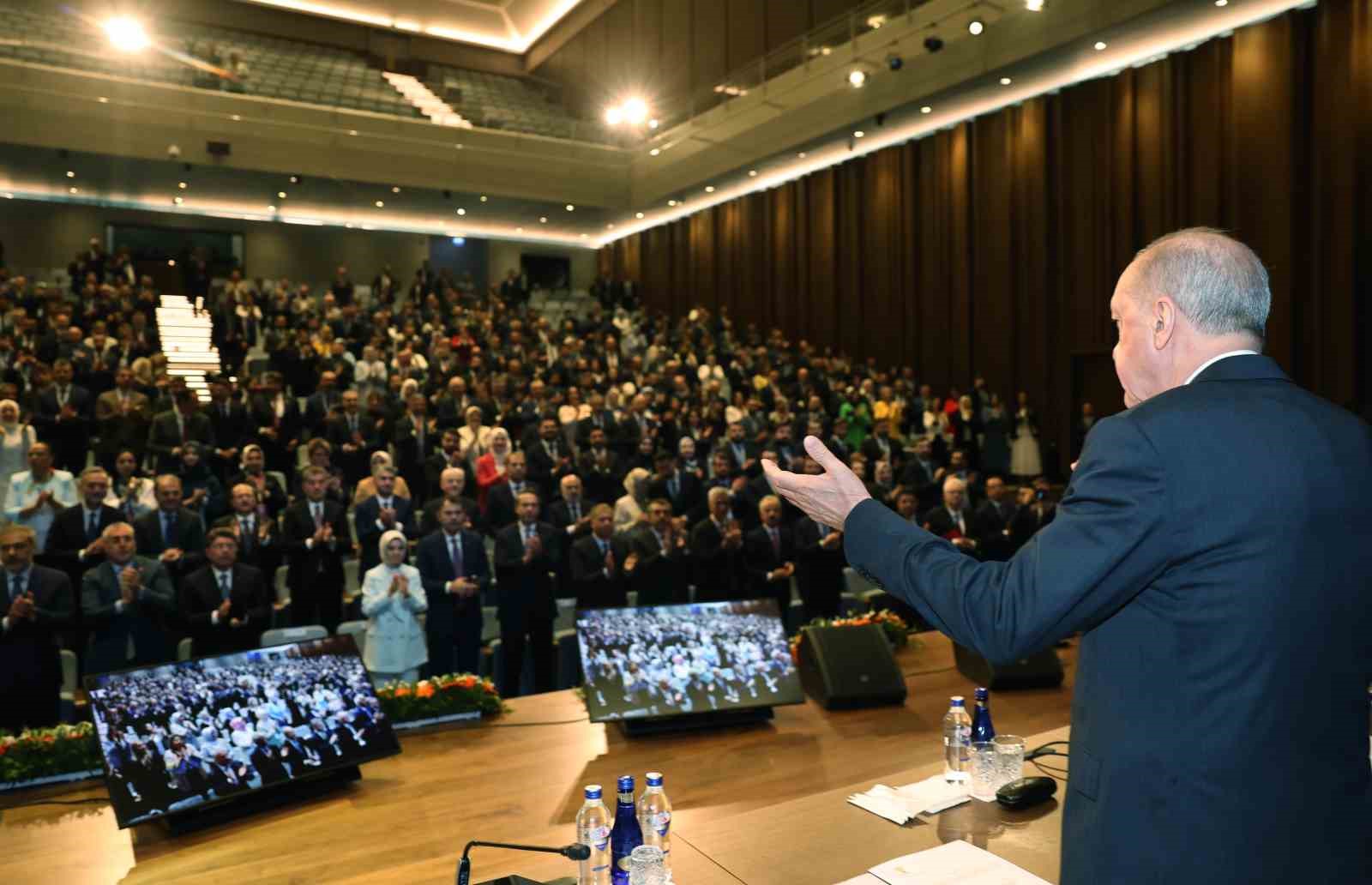 Cumhurbaşkanı Erdoğan: "Resulullah Efendimize ve diğer peygamberlerimize küstahlık edenler bunun hesabını hukuk önünde vereceklerdir, biz bunun takipçisi olacağız"