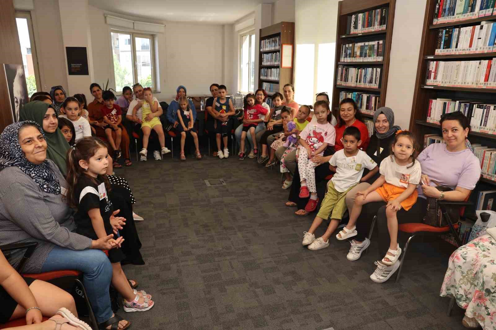 Anneler ve çocuklar yaz tatilinde kütüphanelerde buluşuyor