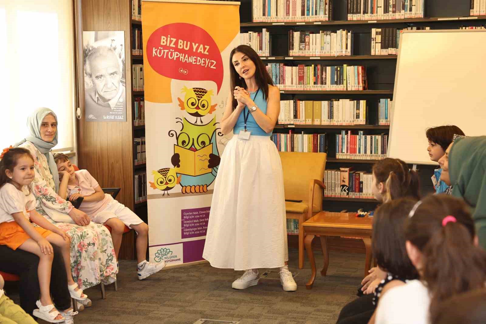 Anneler ve &ccedil;ocuklar yaz tatilinde k&uuml;t&uuml;phanelerde buluşuyor
