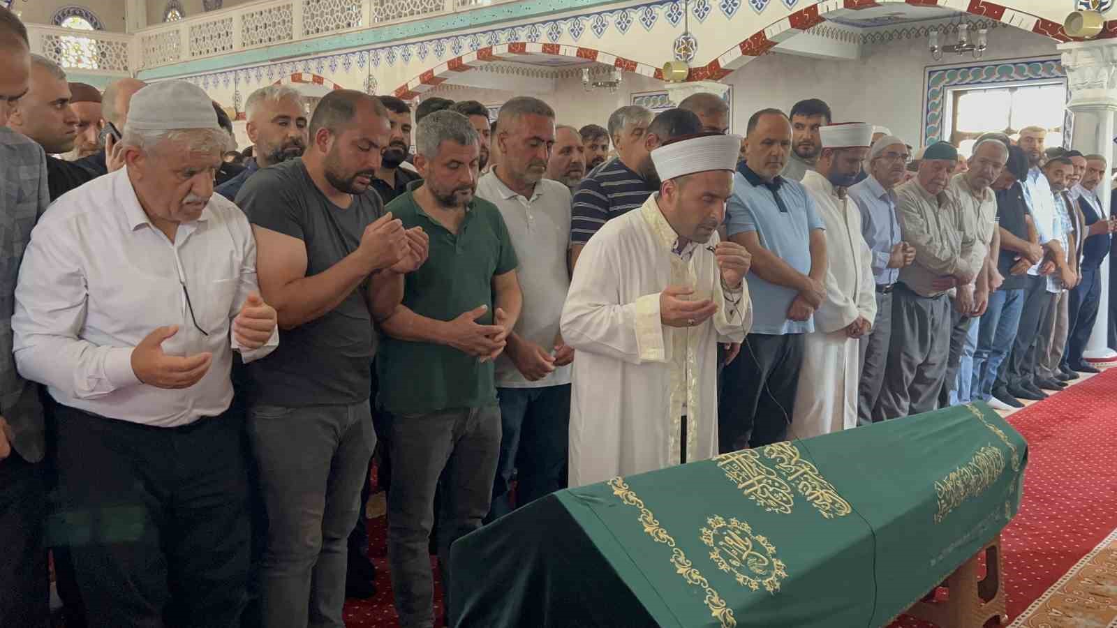 Sarıyer’de denizde boğulan genç son yolculuğuna uğurlandı