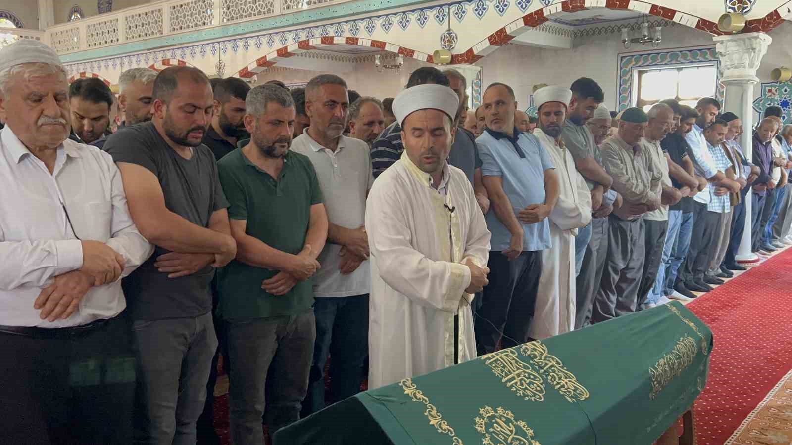 Sarıyer’de denizde boğulan genç son yolculuğuna uğurlandı
