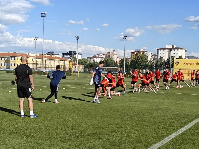 Kayserispor, 59. yıldönümünde topbaşı yaptı

