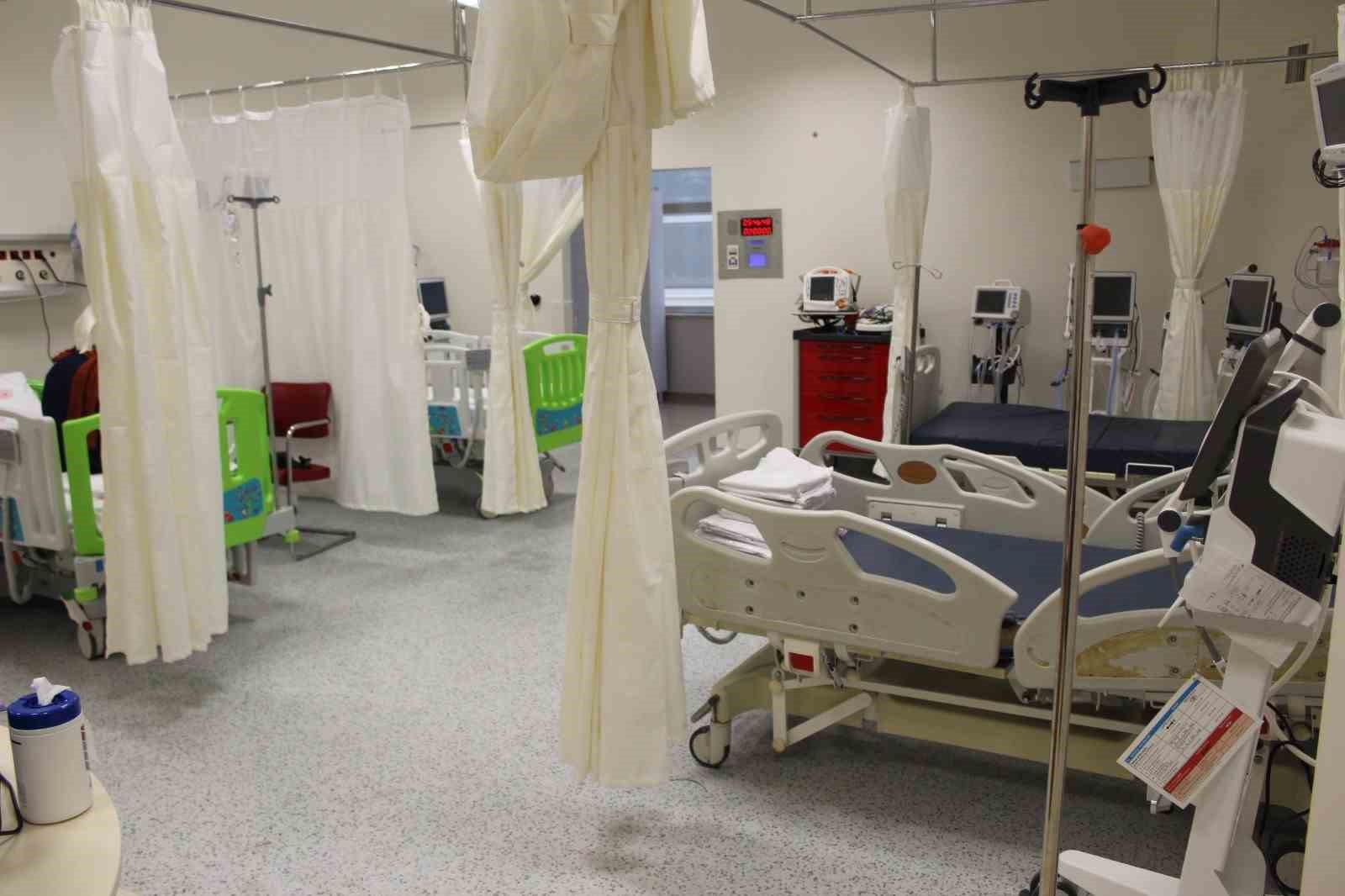 Tatvan Devlet Hastanesi’nde çocuk yoğun bakım servisi hizmete açıldı