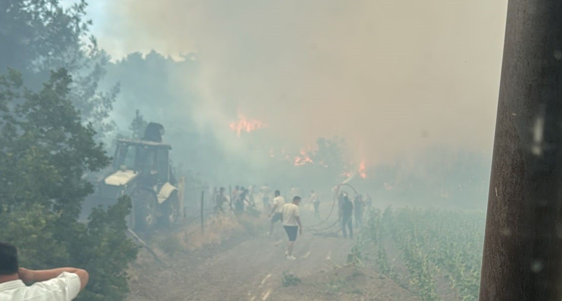 Alevlerin Örenköy’e ulaşmaması için canla başla çalışıyorlar