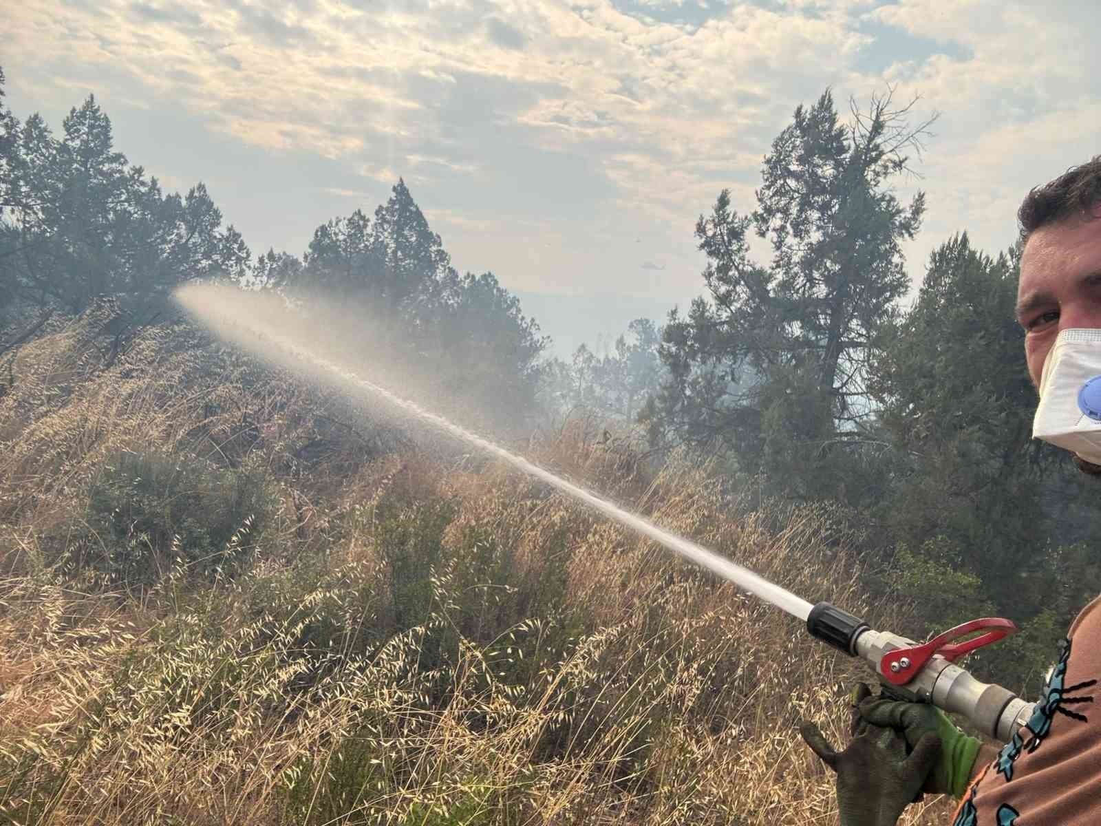 Alevlerin &Ouml;renk&ouml;y&rsquo;e ulaşmaması i&ccedil;in canla başla &ccedil;alışıyorlar
