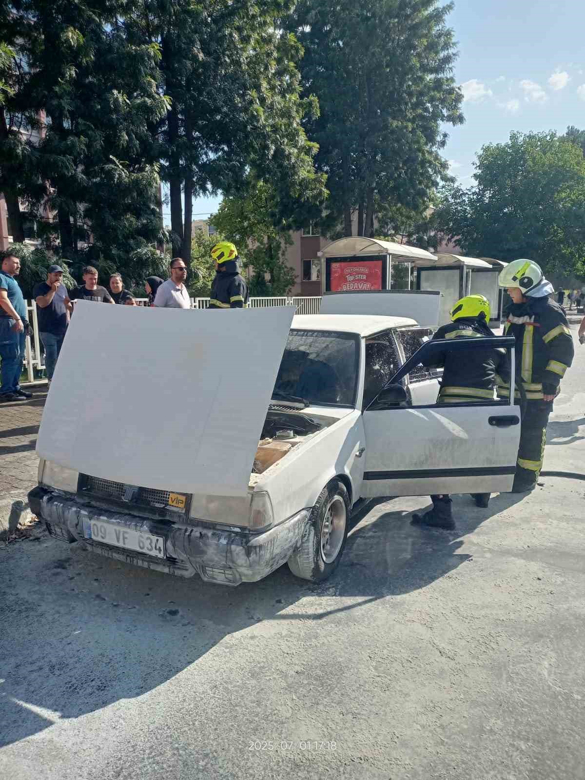 Yeni aldığı otomobil 1 saat içinde küle döndü