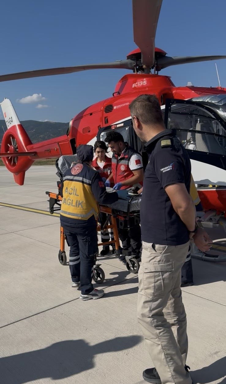 Tokat’ta parmakları kopan çocuk, helikopterle Ankara’ya sevk edildi