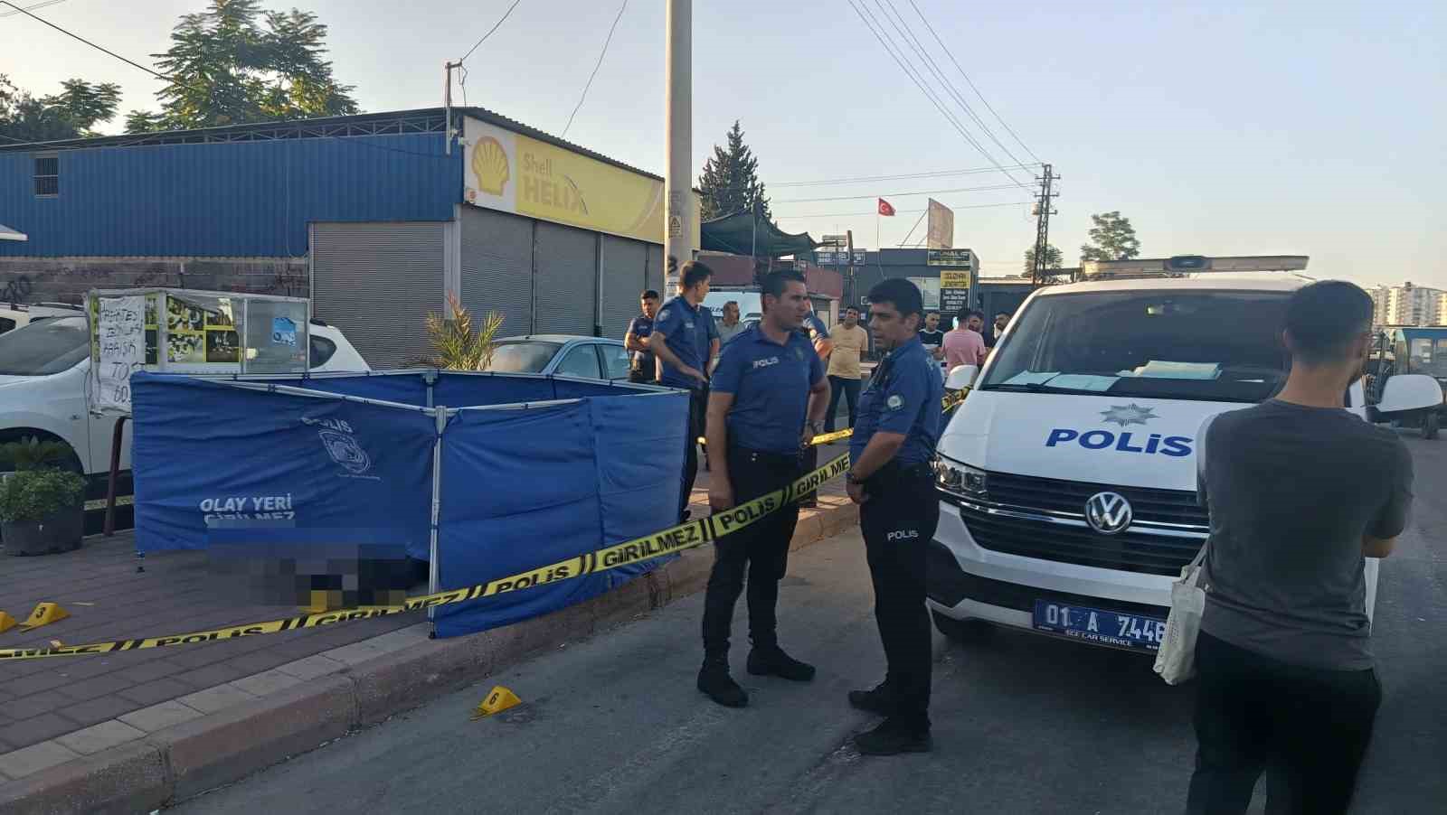 Eşinden boşanmasından sorumlu tuttuğu kadını yaraladı ardından intihar etti