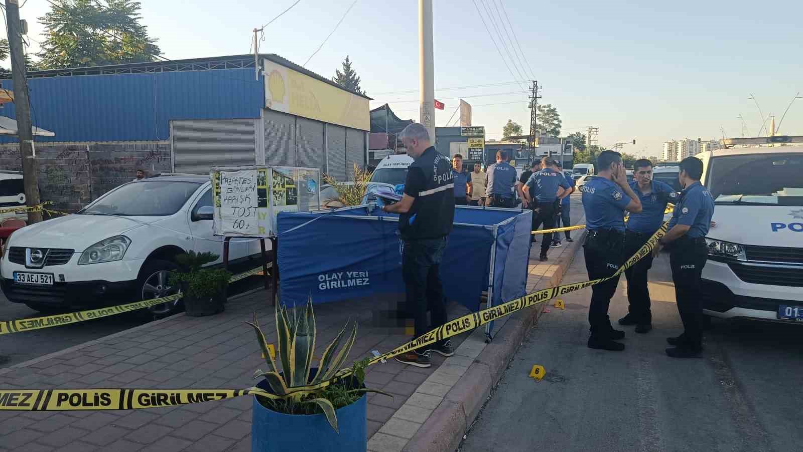Eşinden boşanmasından sorumlu tuttuğu kadını yaraladı ardından intihar etti
