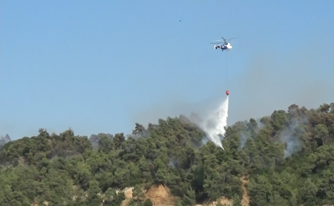 Manisa&rsquo;daki alevlere 5 u&ccedil;ak ve 7 helikopterle m&uuml;dahale
