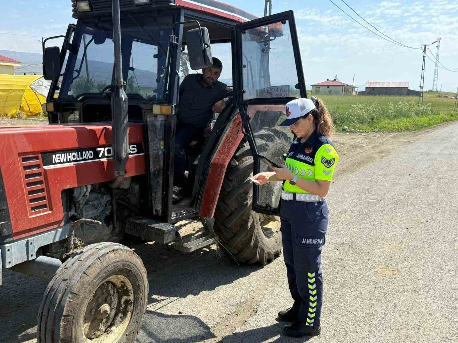 Ağrı’da jandarma trafik denetiminde 89 sürücüye ceza uyguladı