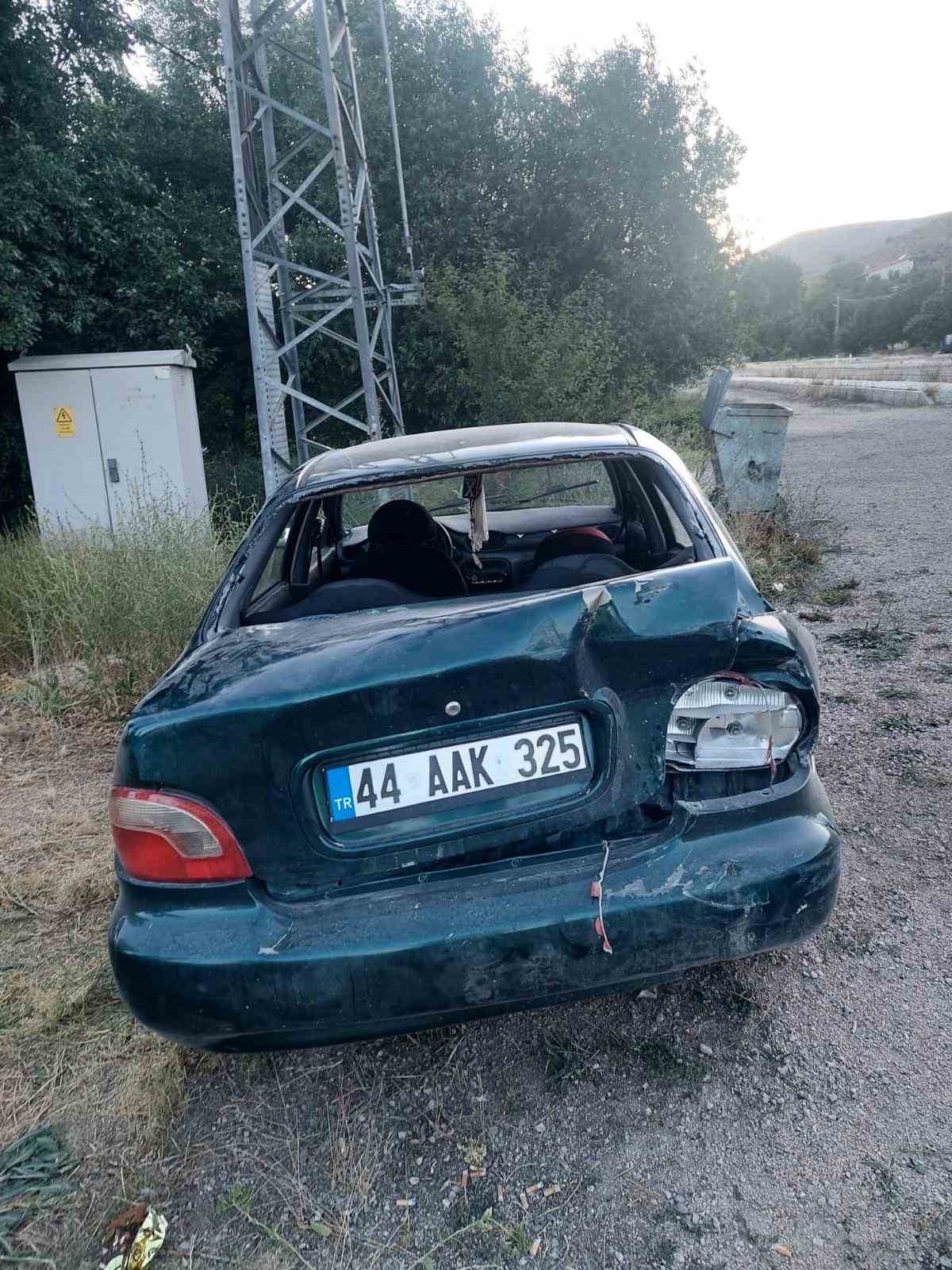 Sivas&rsquo;ta tır ile otomobil &ccedil;arpıştı: 2 yaralı
