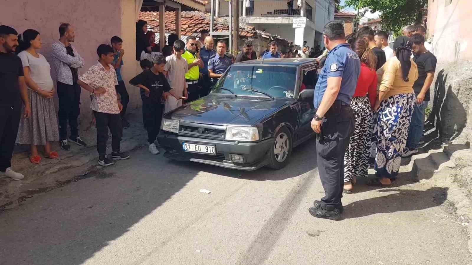 "Dur" ihtarına uymayıp 4 araca &ccedil;arpan s&uuml;r&uuml;c&uuml;ye 78 bin lira ceza kesildi
