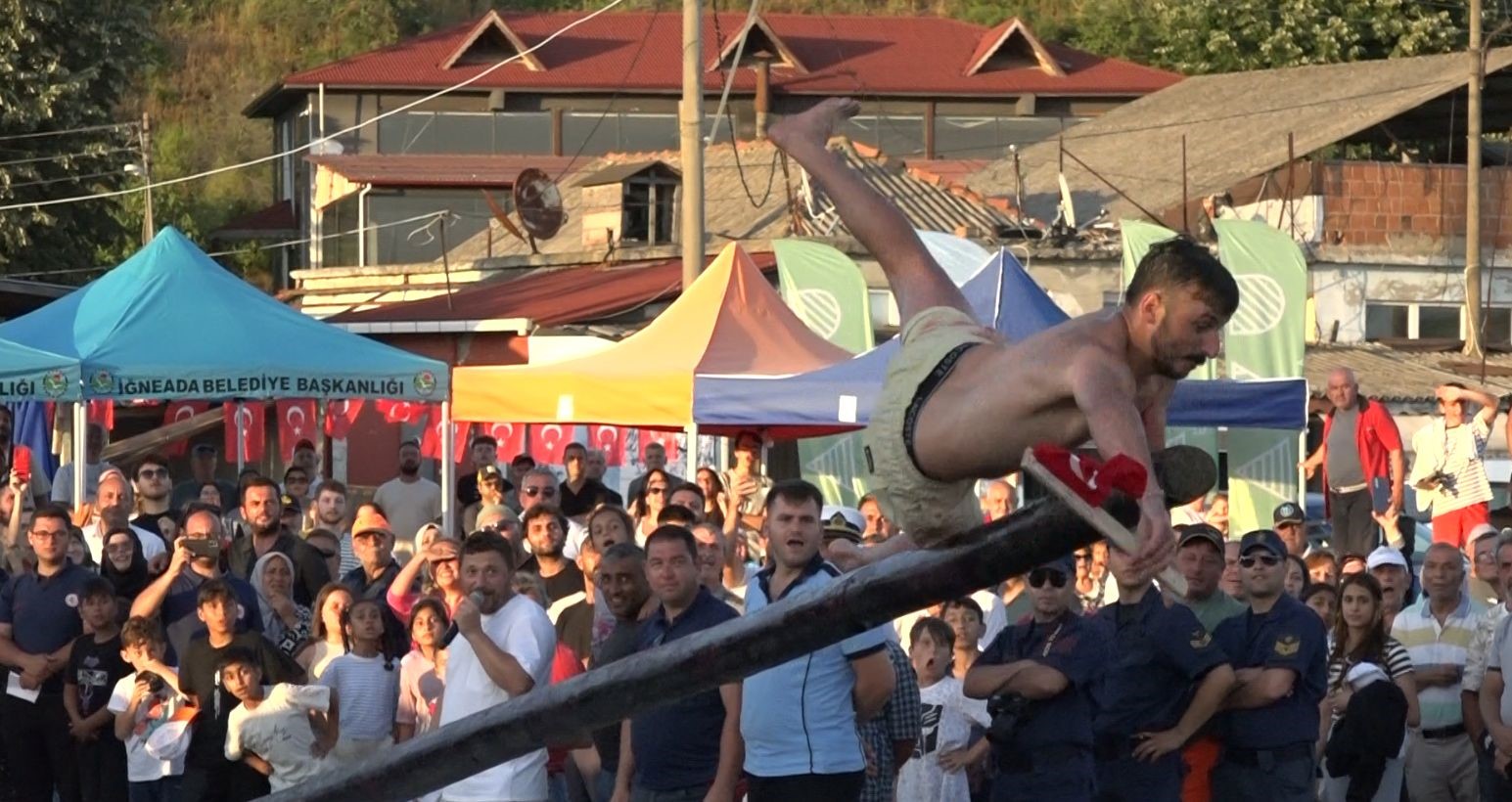 Kırklareli’nde Kabotaj Bayramı coşkusu: Yağlı direk yarışı nefes kesti