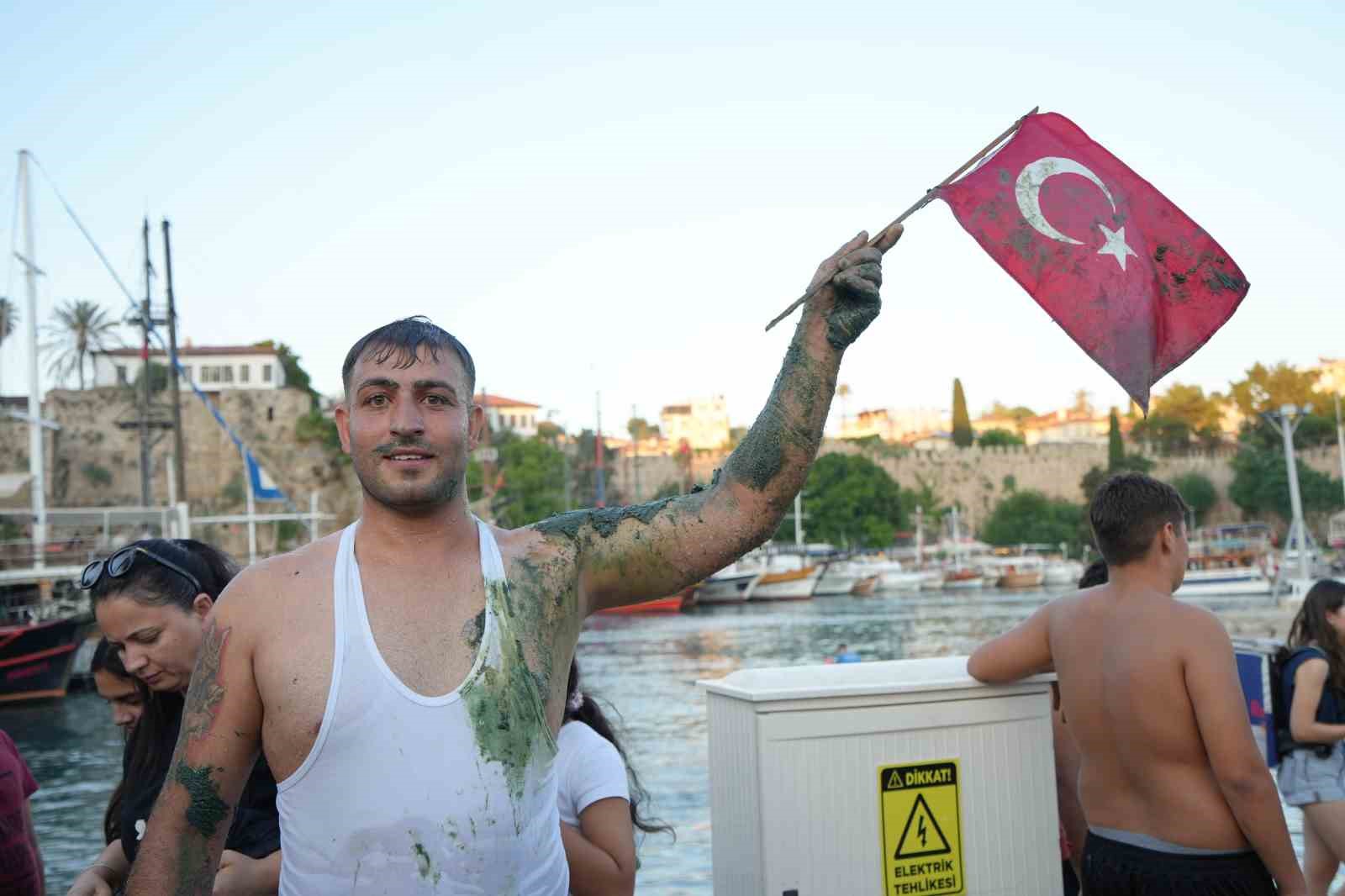 Kabotaj coşkusu Antalya’da denizle buluştu, geleneksel bayrak yarışı nefes kesti