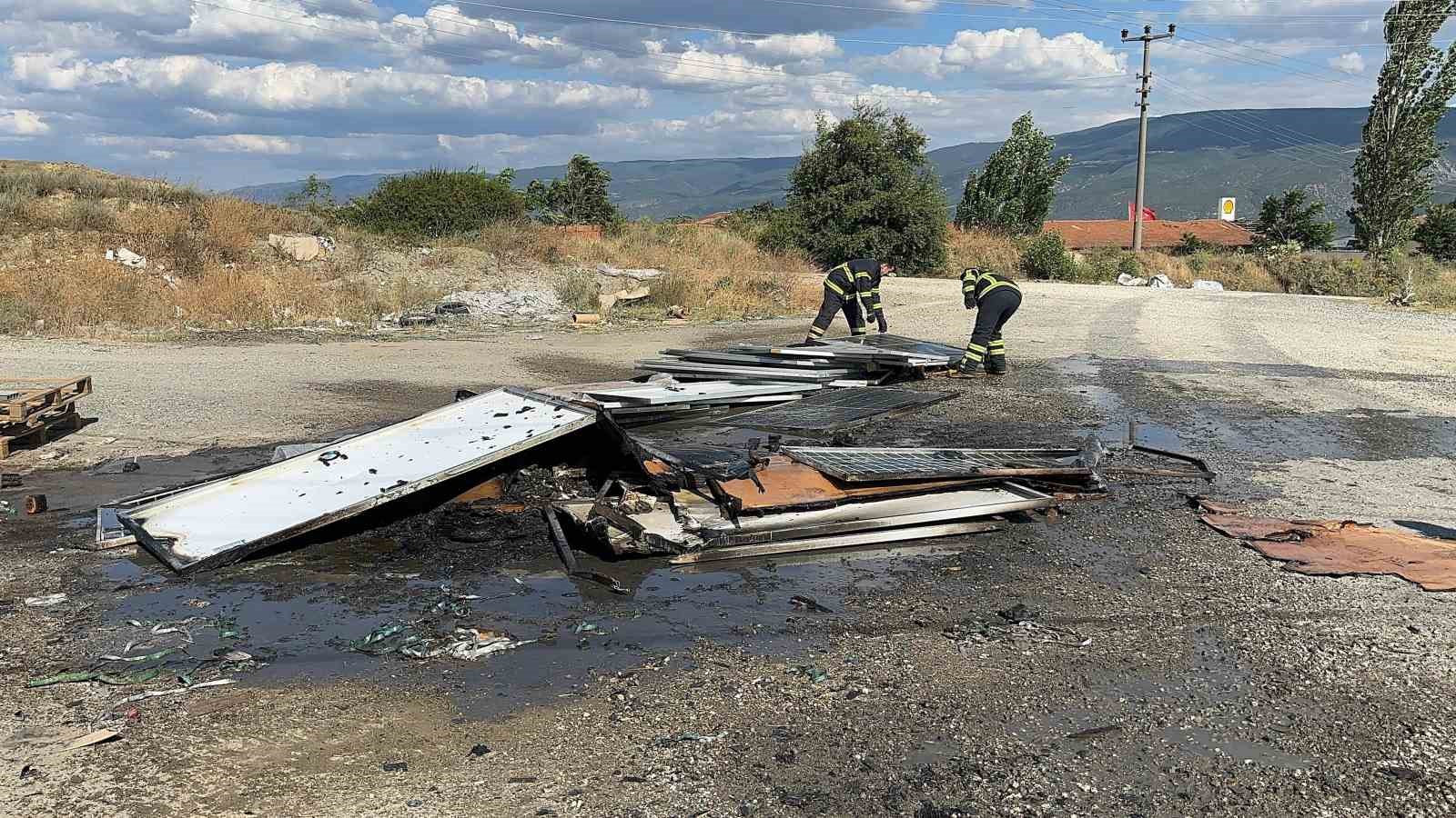 Çöpte çıkan yangın güneş enerjisi panellerine sıçradı