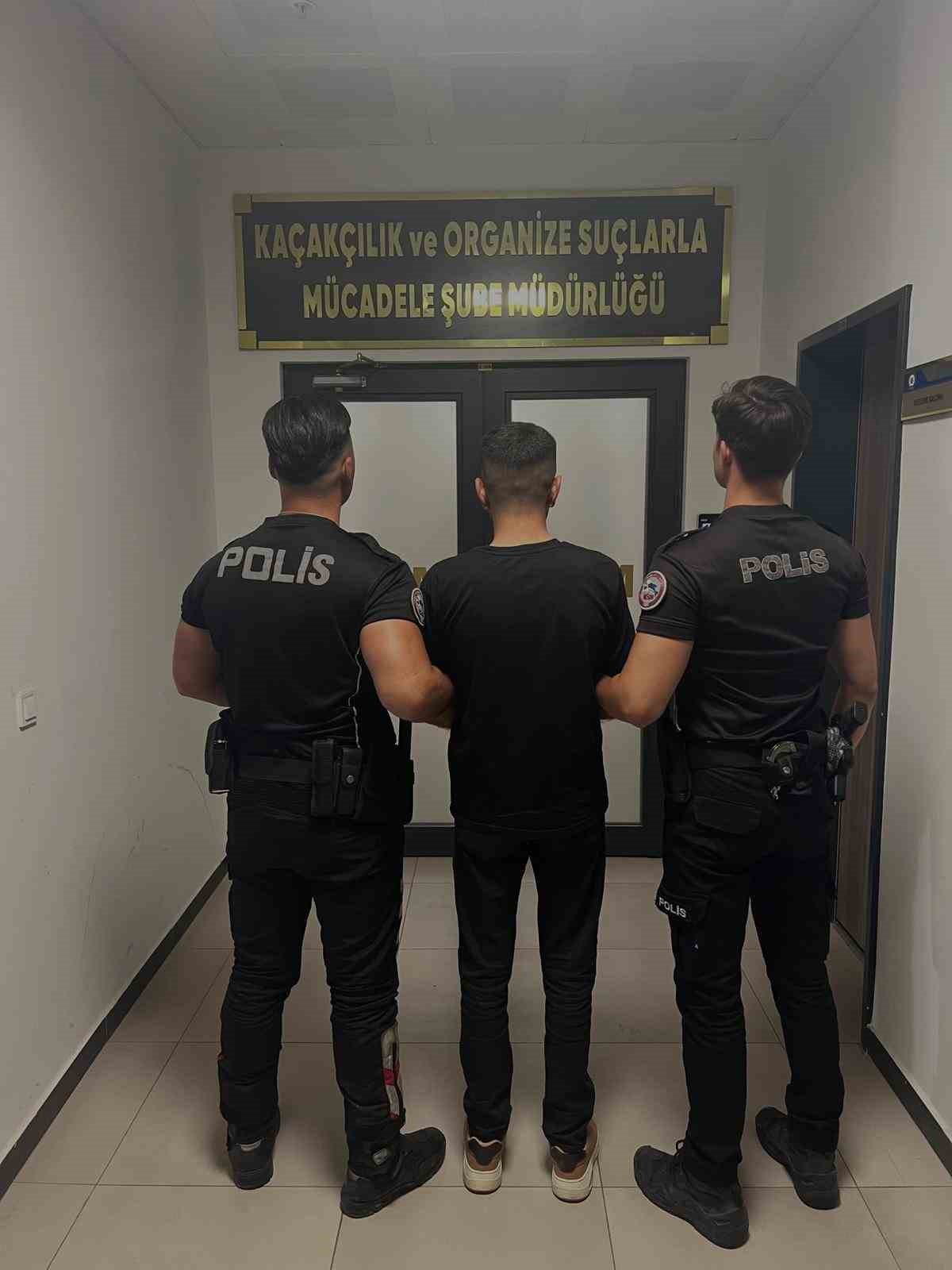 Kocaeli&rsquo;de bin 500 paket bandrols&uuml;z sigara ele ge&ccedil;irildi
