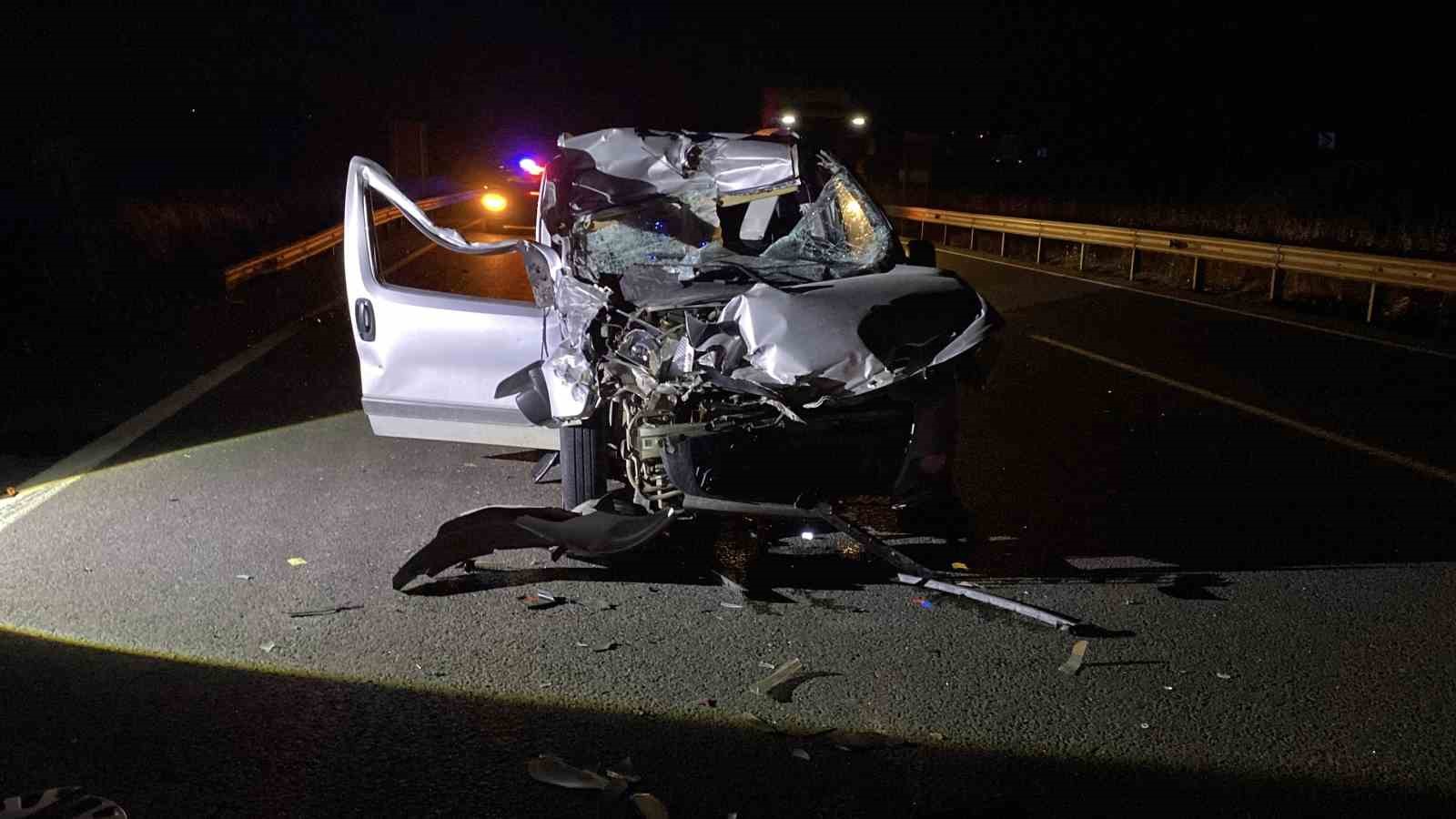 Bursa’da kontrolden çıkan araç tıra çarptı: 1 ağır yaralı