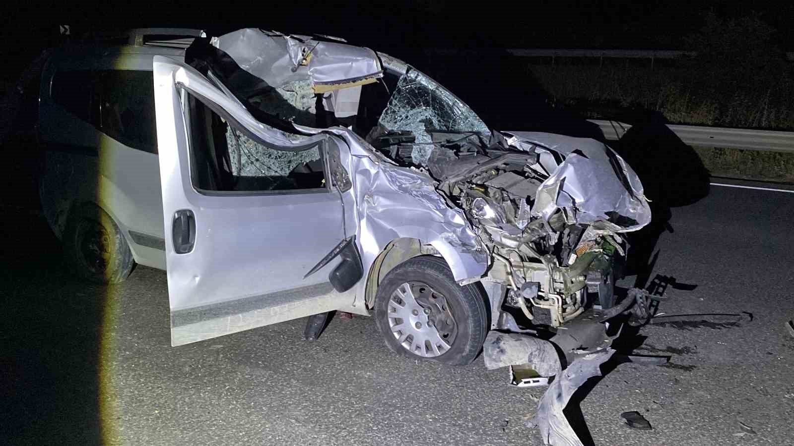 Bursa&rsquo;da kontrolden &ccedil;ıkan ara&ccedil; tıra &ccedil;arptı: 1 ağır yaralı
