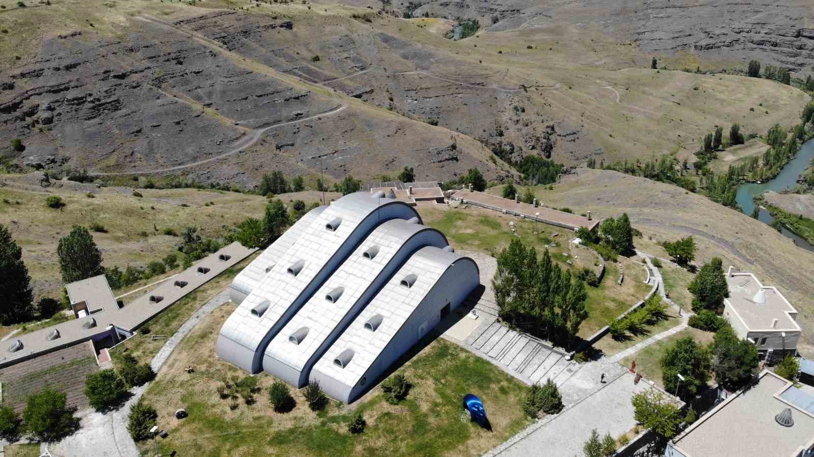 Ödüllü Baksı Müzesi’nde 2 farklı sergi açıldı