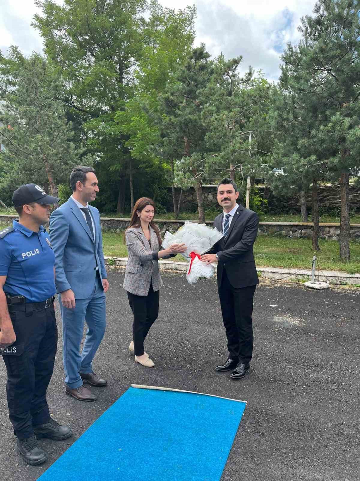 Susuz’a yeni kaymakam: Muhammed Emin Tutal göreve başladı
