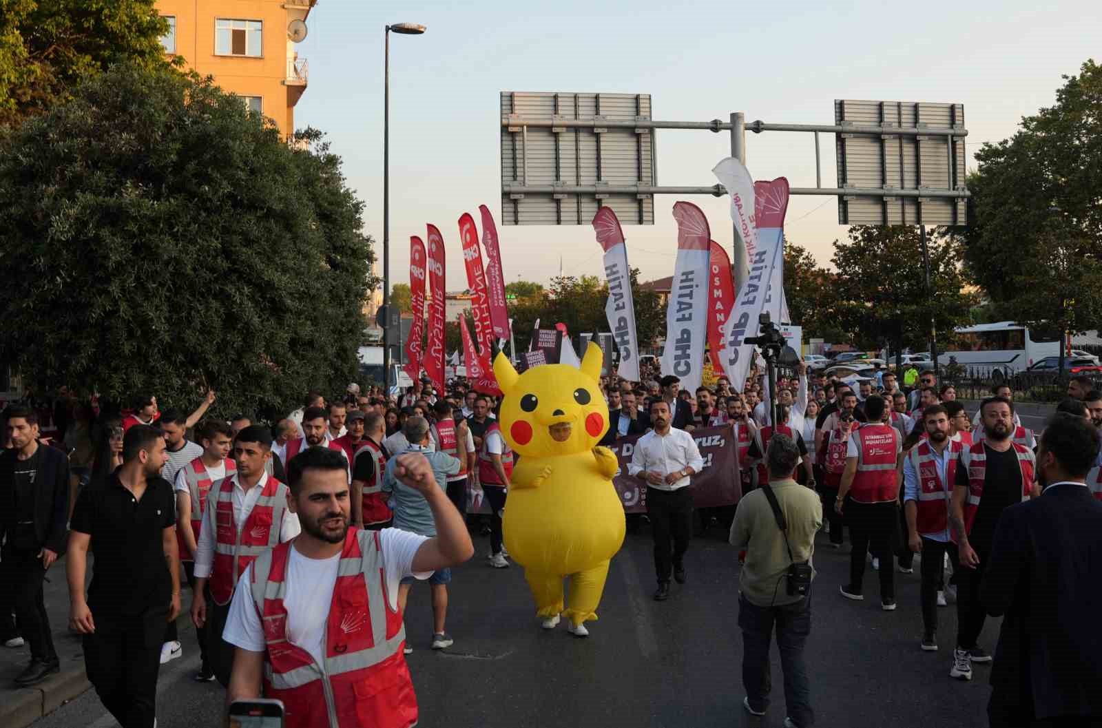 CHP Genel Başkanı &Ouml;zel, Sara&ccedil;hane&rsquo;deki mitingde konuştu
