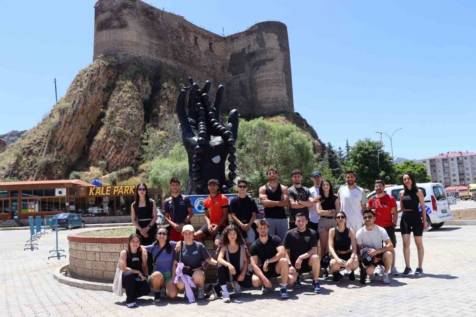 Dünyanın dört bir tarafından gençler Erzurum’da buluşuyor