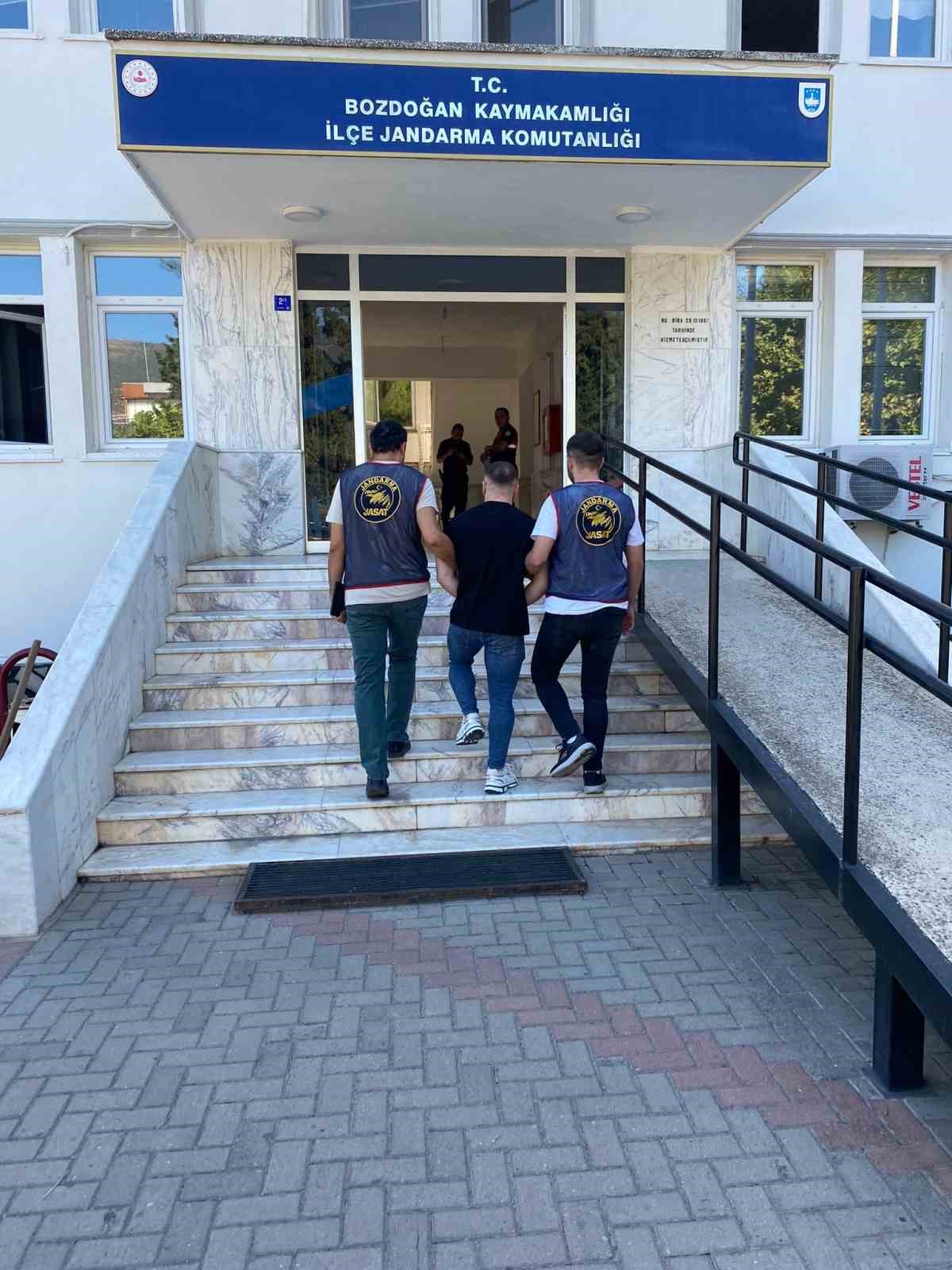 Jandarma, 6 ayda 2 bin aranan şahsı yakaladı
