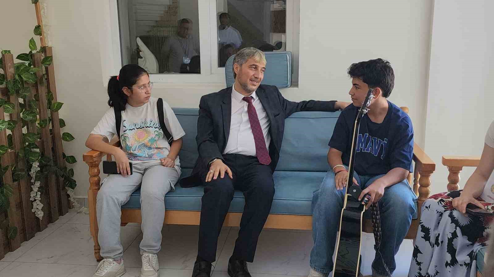 M&uuml;d&uuml;r Yılmaz&rsquo;dan sanat ve spora destek mesajı: "Zihninizi, ruhunuzu boş bırakmayın"
