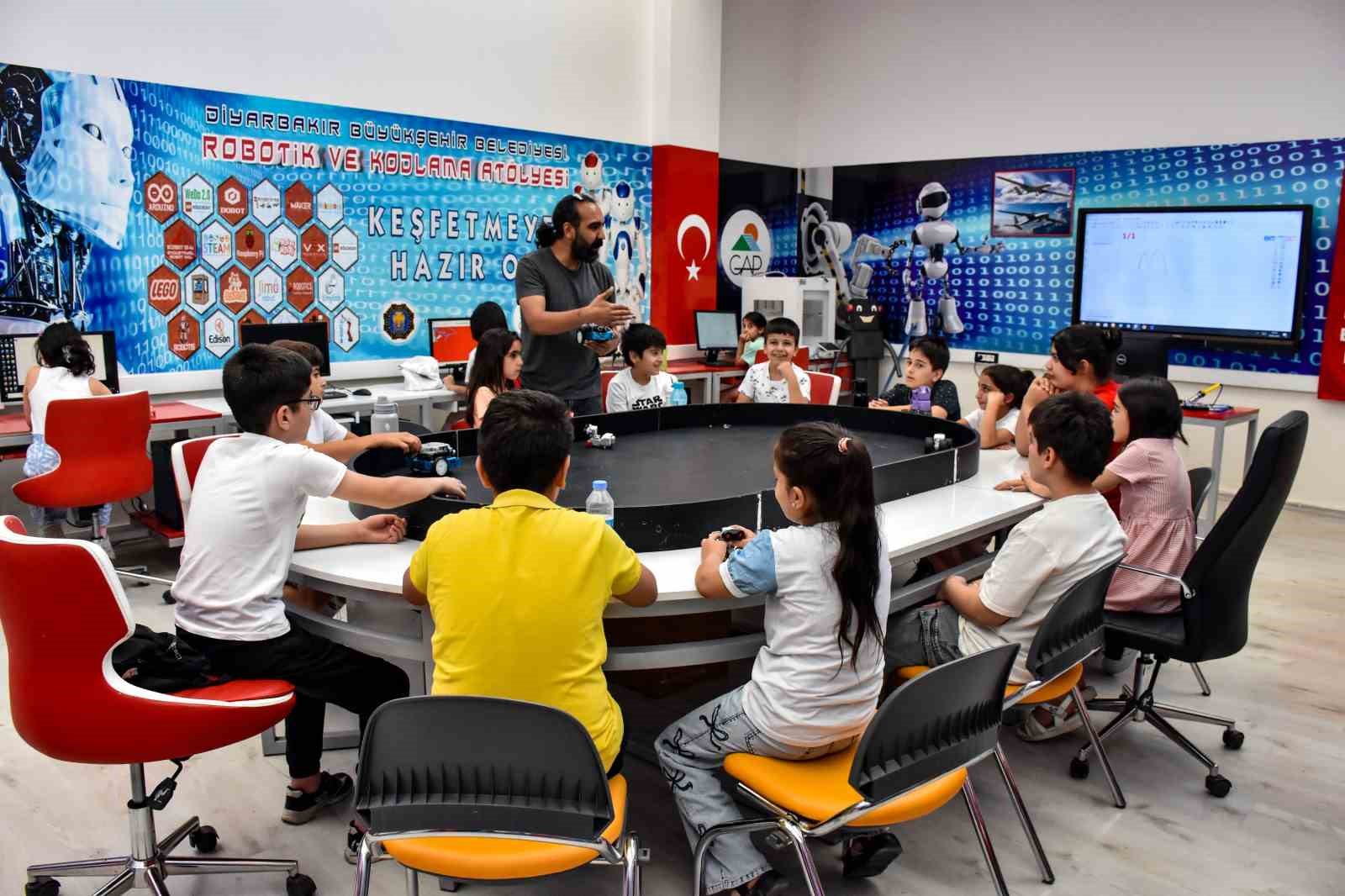 Diyarbakır’da çocuklar yaz atölyelerinde sanatla buluşuyor