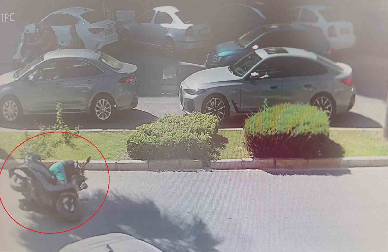 Devrilen motosikletin sürücüsü yaralandı, ilk yardım vatandaşlardan geldi